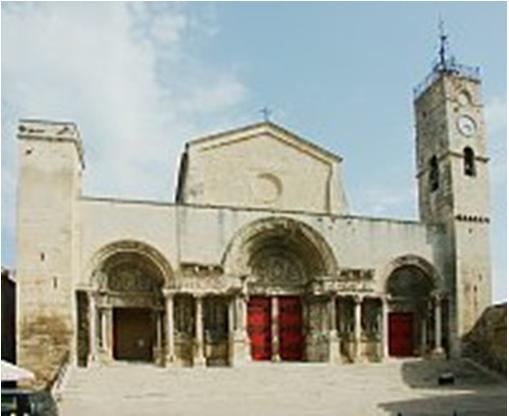 تحقیق آشنائی با معماری جهان، کلیسای Saint-Gilles